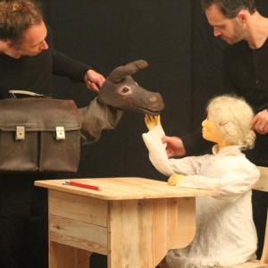 Festival insifon | The Teacher - Fietswolven Figurentheater